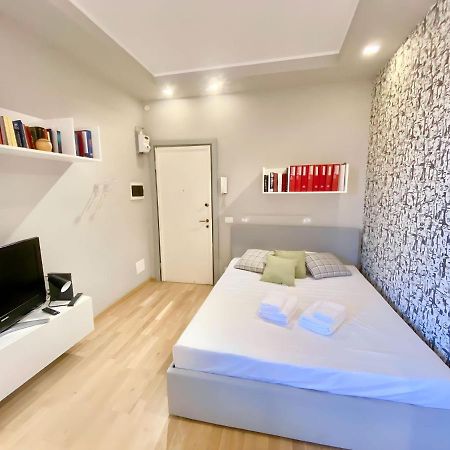 Viale Umbria Colorful And Cosy Studio Apartment Milan Luaran gambar